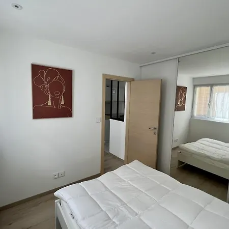 Bright 28 M Apartment At 600 M From The Beach Lägenhet