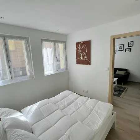 شقة Bright 28 M Apartment At 600 M From The Beach *