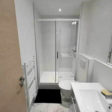 Bright 28 M Apartment At 600 M From The Beach شقة Saint-Raphaël